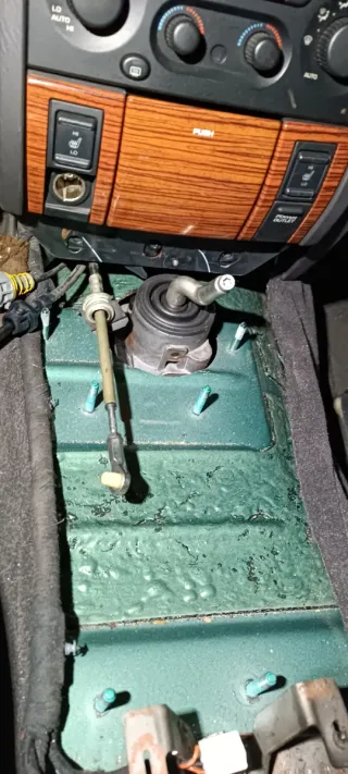 Jeep 4.7 V8 cambio manual 6v