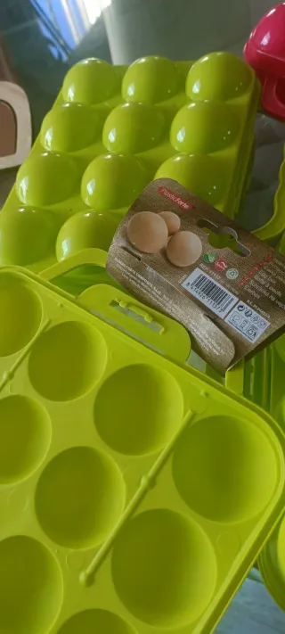 Hueveras de plástico resistente L- XL.