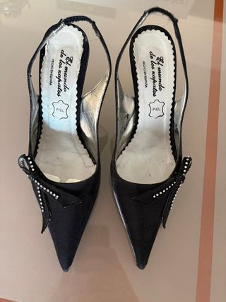 Zapatos de tacón negros El mundo de los zapatos