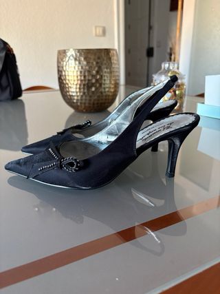 Zapatos de tacón negros El mundo de los zapatos