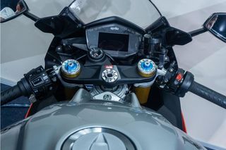 APRILIA RSV4 RF **ESCAPE AKRAPOVIC CARBONO **OHLINS** MUY POCOS KM**