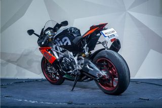 APRILIA RSV4 RF **ESCAPE AKRAPOVIC CARBONO **OHLINS** MUY POCOS KM**