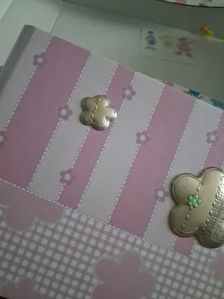 Album portafoto rosa con fiori