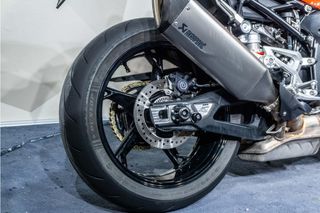 BMW S 1000 R ** IMPECABLE ** ESCAPE AKRAPOVIC ** PROTECTORES MOTOR Y DEPOSITO ** AMORTIGUADOR DE DIRECCION ** QUICKSHIFT **