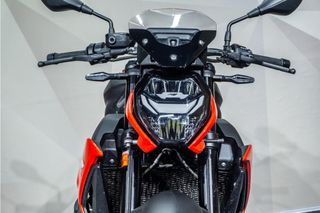 BMW S 1000 R ** IMPECABLE ** ESCAPE AKRAPOVIC ** PROTECTORES MOTOR Y DEPOSITO ** AMORTIGUADOR DE DIRECCION ** QUICKSHIFT **