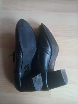 Zapatos negros de cordones talla 40