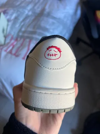 Jordan 1 Low Travis Scott Negro/Blanco/Oliva