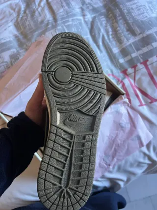 Jordan 1 Low Travis Scott Negro/Blanco/Oliva