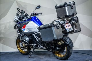 BMW R 1250 GS ADVENTURE IVA DEDUCIBLE * AKRAPOVIC *3 MALETAS * 3 PACKS * IMPECABLE * POCOS KM
