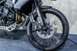 TRIUMPH TIGER 800 XCX POCOS KM  * SOBRE DEPOSITO ORIGINAL * TOPCASE * CUPULA