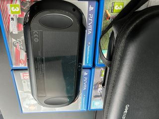 PS Vita + Funda y Juegos