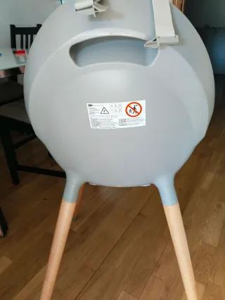 Trona bebé casi nueva