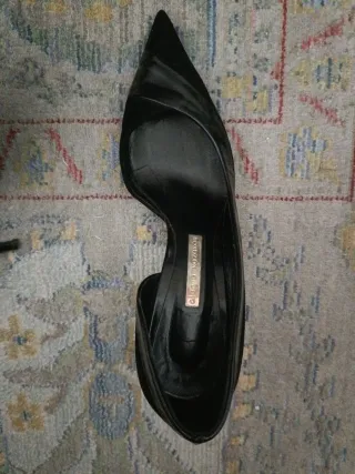 Zapatos de tacón negros ante y piel