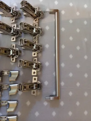 Bisagras armario y maneta