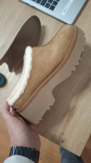 Zapatos UGG talla 40 sin abrir con etiqueta