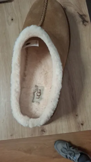 Zapatos UGG talla 40 sin abrir con etiqueta