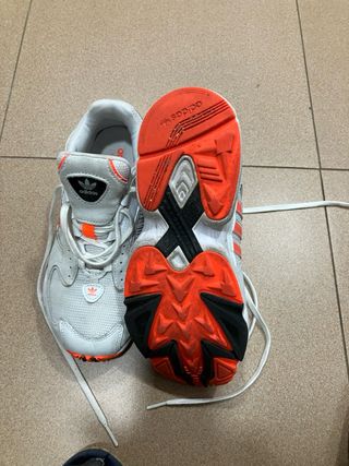 Zapatillas Adidas Blancas y Naranjas
