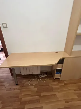 Escritorio madera y metal