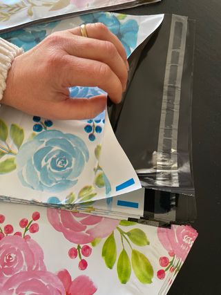 Set 50 sacchetti autoadesivi da Corriere/regalo￼