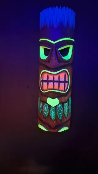 Máscara Tiki Luminiscente