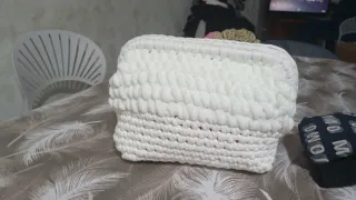 Borsello uncinetto bianco lycra e ciniglia