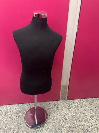 Maniquí negro con base cromada