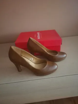 Zapatos de tacón marrones