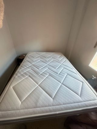 Colchón ensacado 135x190 y base tapizada