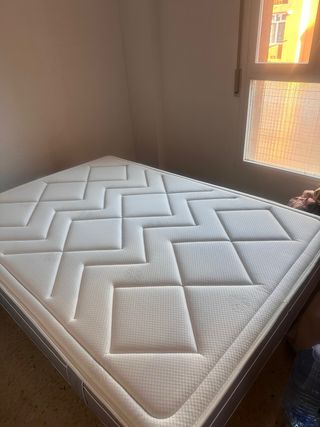 Colchón ensacado 135x190 y base tapizada