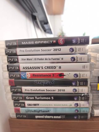 Playstation 3 Slim Negra, 20 juegos y dos mandos