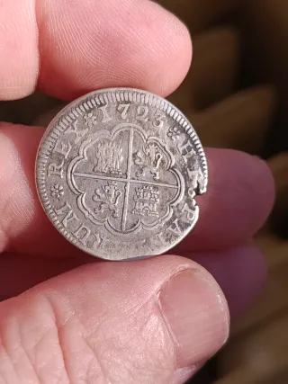 Lote 2 Monedas: Medio Real y Dos Reales