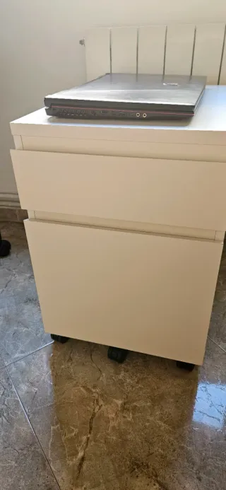 Cajonera MALM IKEA con ruedas blanca