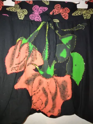 Gonna a palloncino con rose e farfalle