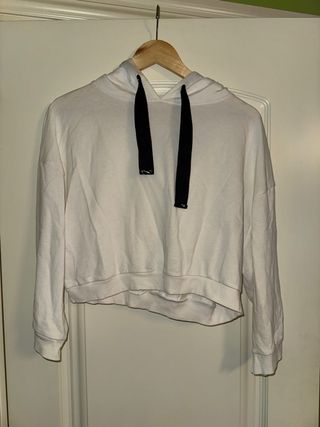 Sudadera con capucha blanca