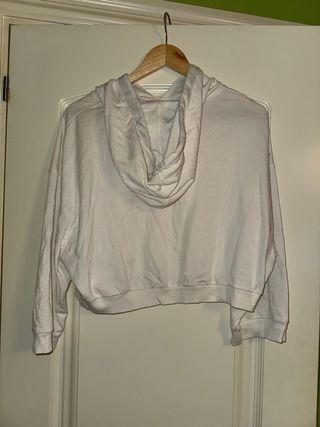 Sudadera con capucha blanca