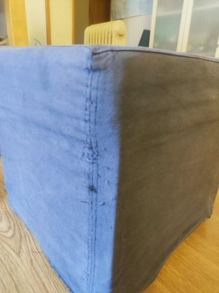 2 pufs de tela Ikea. Gris oscuro.