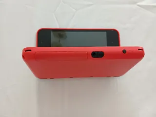 New Nintendo 2DS XL Pokeball Edition