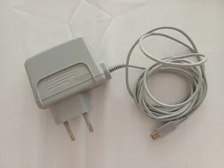 New Nintendo 2DS XL Pokeball Edition