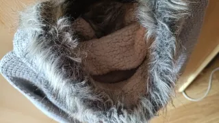 Chaqueta de punto gris con capucha