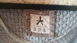 Chaqueta de punto gris con capucha