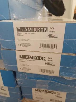 Tarima flotante gris con clip 20 paquetes de 2.22m