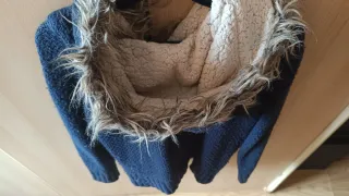 Chaqueta de punto azul marino con capucha