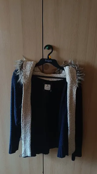 Chaqueta de punto azul marino con capucha