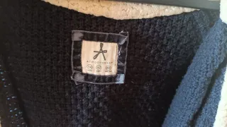 Chaqueta de punto azul marino con capucha