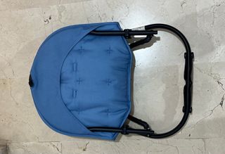 Hamaca para bebé con estrellas.