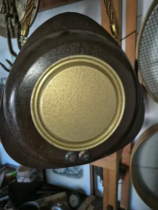 Reloj vintage triangular madera y metal