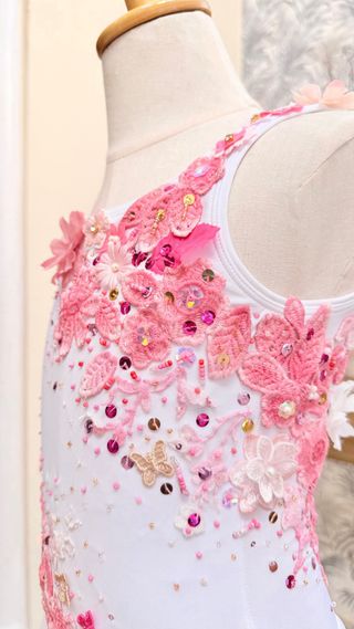 Maillot Patinaje blanco con flores rosas