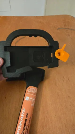 Hacha Fiskars Universal Solid con funda