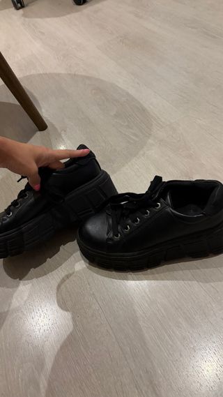 Zapatos Stradivarius negros cordones