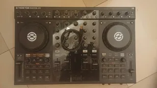 Controlador DJ Traktor Kontrol S4 MK1